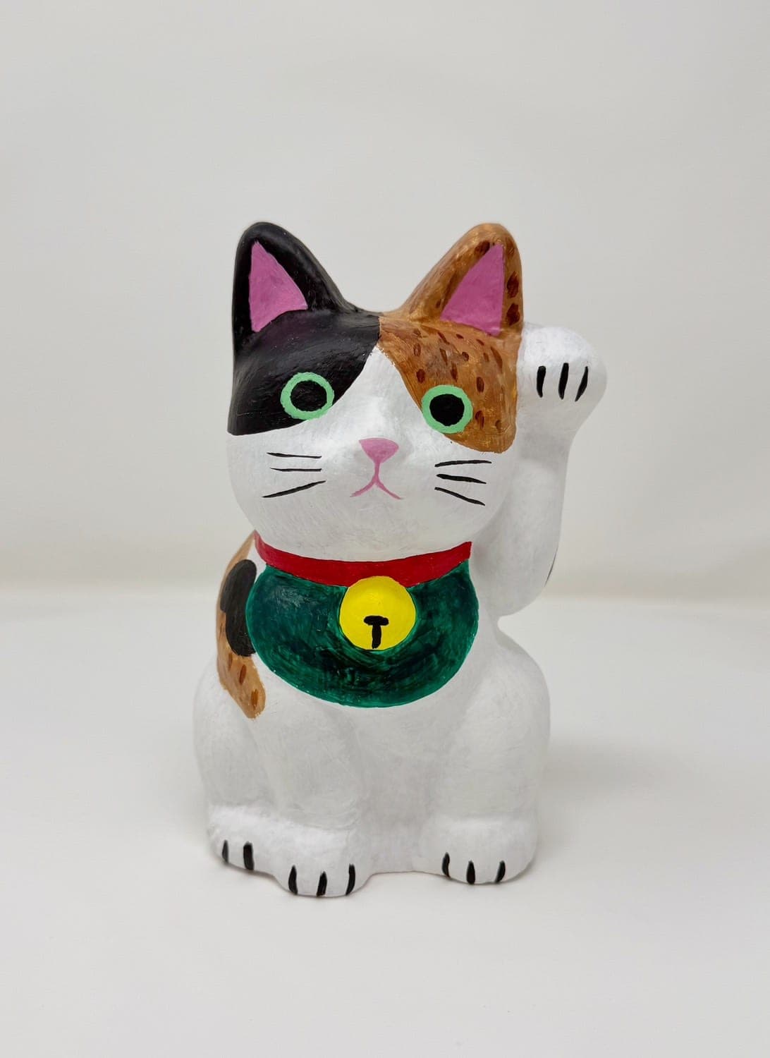 幸運に手を挙げよう！招き猫について